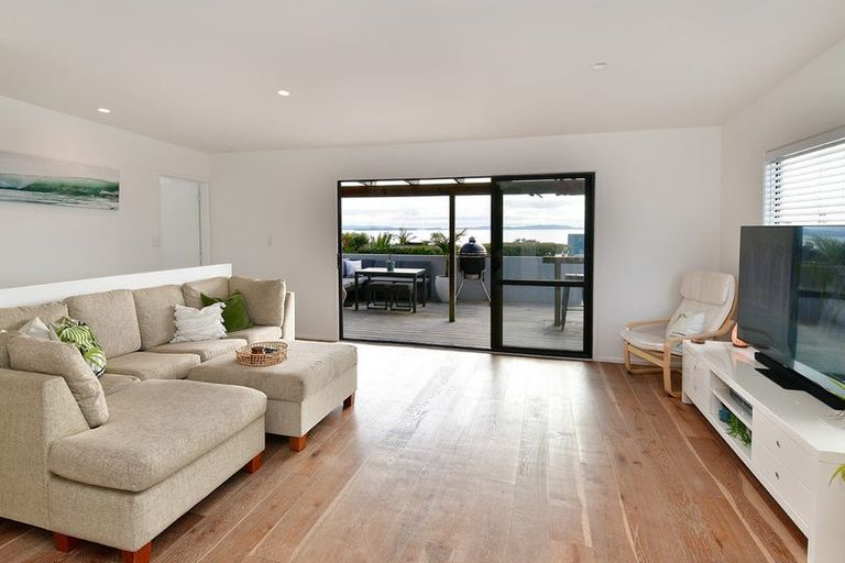 Photo of property in 2/1376 Whangaparaoa Road, Army Bay, Whangaparaoa, 0930