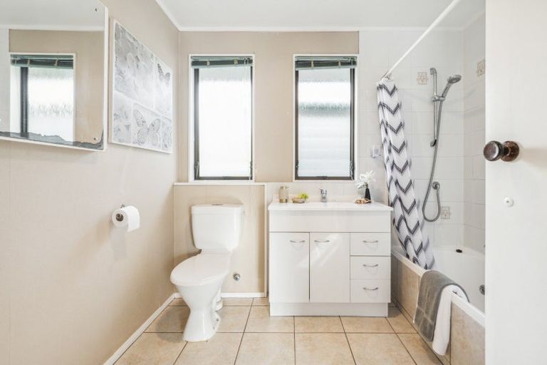 Photo of property in 2/10 Argyle Avenue, Pahurehure, Papakura, 2113