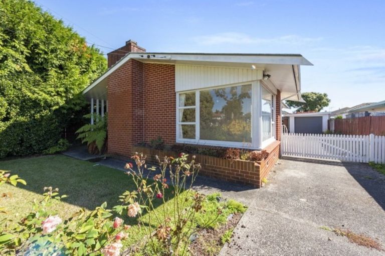 Photo of property in 42 Storey Avenue, Forest Lake, Hamilton, 3200