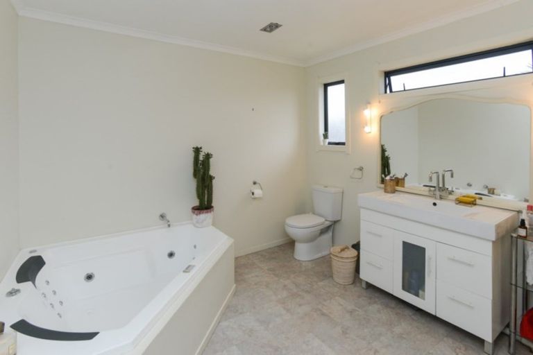 Photo of property in 8 Scarrott Road, Bay View, Napier, 4104