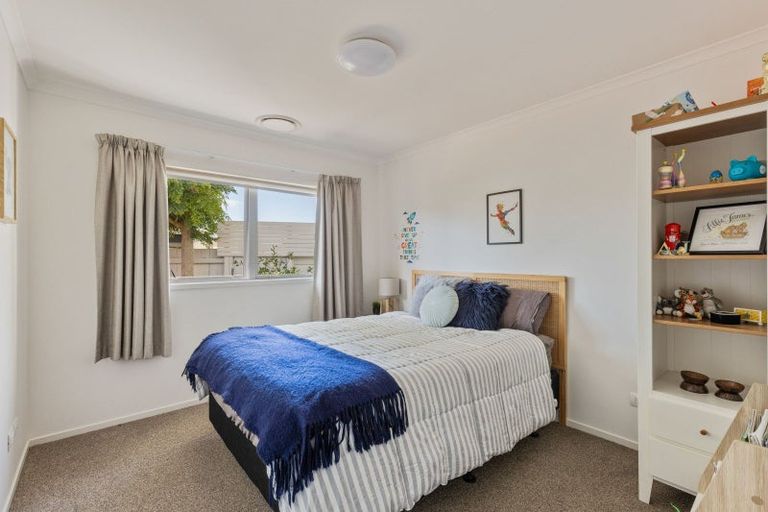 Photo of property in 2a Portland Drive, Highlands Park, New Plymouth, 4312