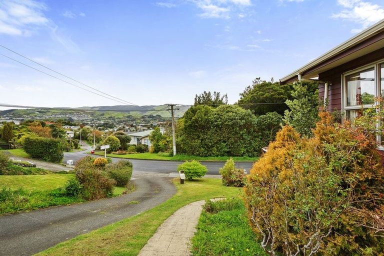 Photo of property in 94 Larsen Crescent, Tawa, Wellington, 5028