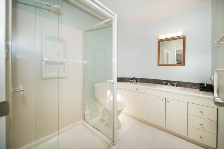 Photo of property in 5 Abby Road, Fitzherbert, Palmerston North, 4410