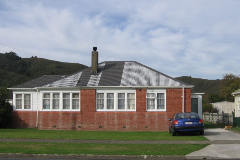 Photo of property in 40 Churton Crescent, Taita, Lower Hutt, 5011