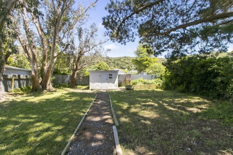 Photo of property in 33 Westminster Road, Wainuiomata, Lower Hutt, 5014