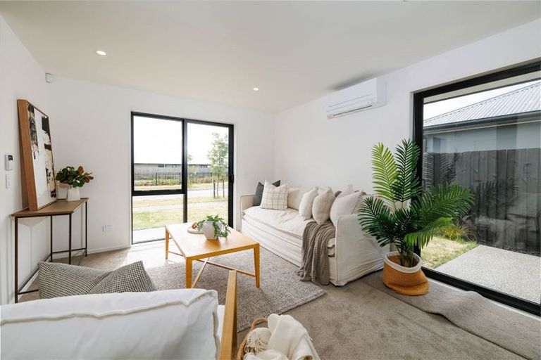 Photo of property in 33 Miromiro Street, Broomfield, Christchurch, 8042