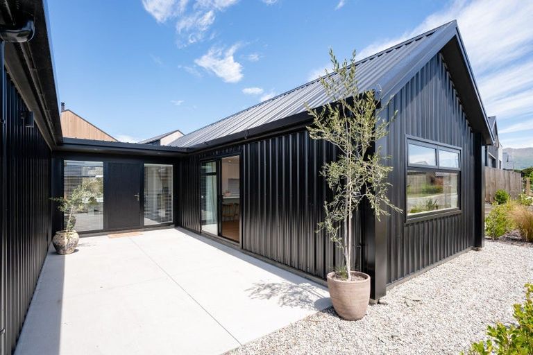 Photo of property in 37 Obelisk Street, Wanaka, 9305