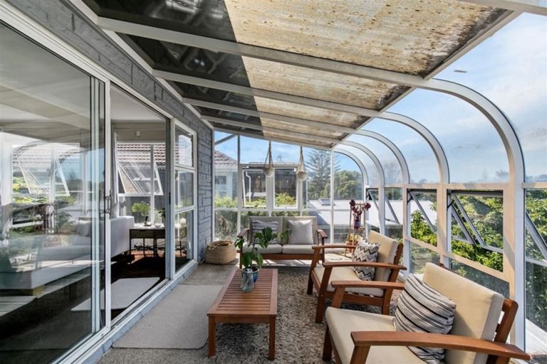 Photo of property in 28 Weldene Avenue, Glenfield, Auckland, 0629