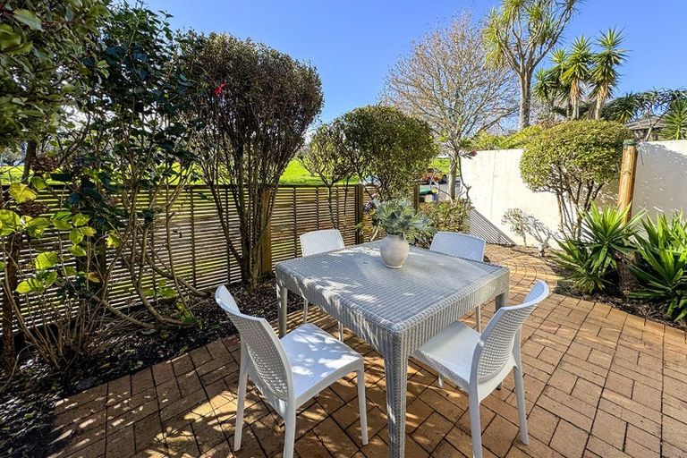 Photo of property in 2/1-5 Gleanor Avenue, Oteha, Auckland, 0632