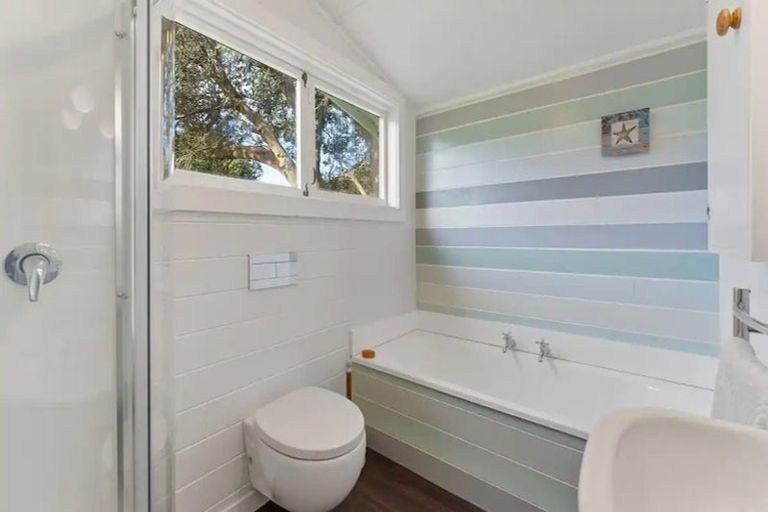 Photo of property in 6 Kapiti Lane, Otaki Beach, Otaki, 5512