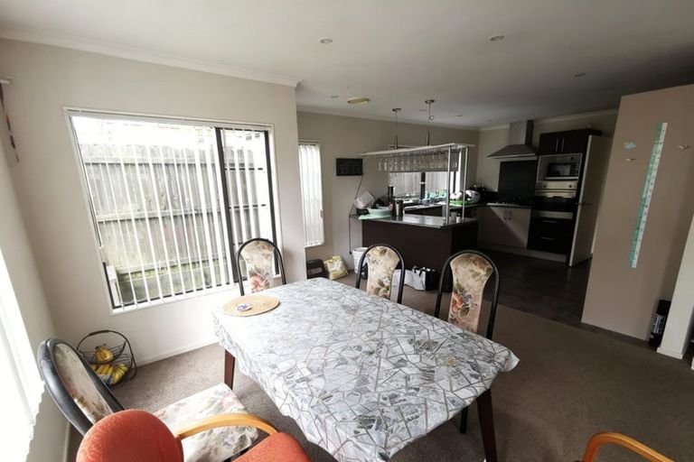 Photo of property in 2a Dapple Place, Flat Bush, Auckland, 2019