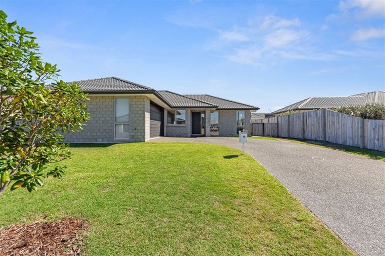 Photo of property in 10 Oka Street, Papamoa Beach, Papamoa, 3118