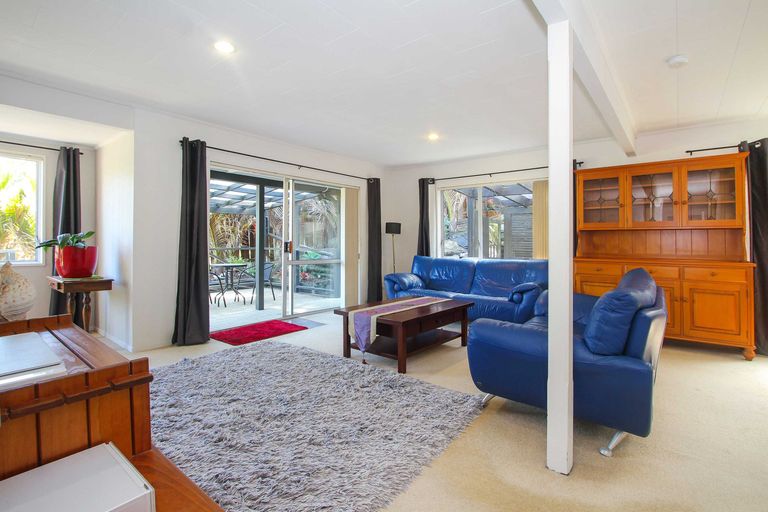 Photo of property in 1/18 Teviot Place, Totara Vale, Auckland, 0629