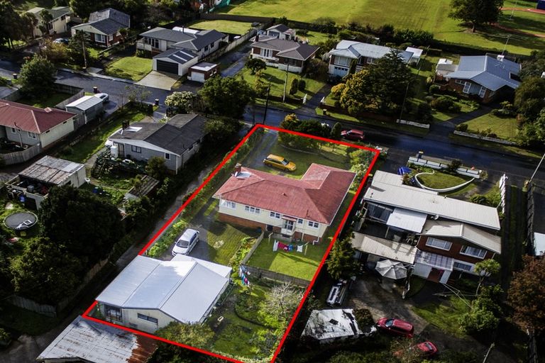 Photo of property in 22 Kingdale Road, Henderson, Auckland, 0610