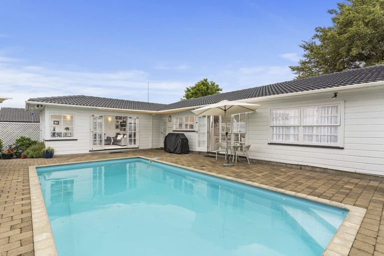 Photo of property in 85 Glenmore Road, Sunnyhills, Auckland, 2010