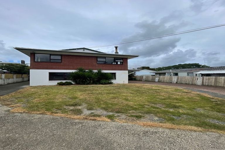 Photo of property in 226 Henderson Valley Road, Henderson, Auckland, 0612