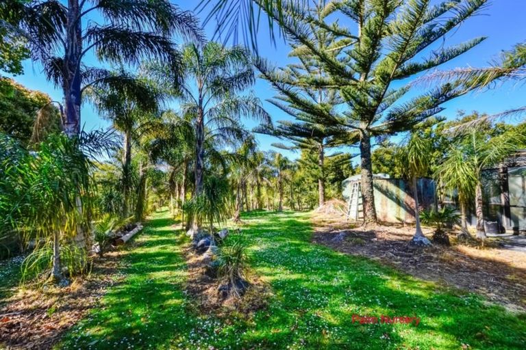 Photo of property in 450 Waitakere Road, Taupaki, Henderson, 0782