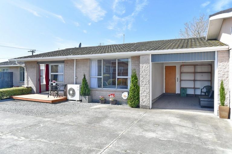 Photo of property in 2/11 Tuckers Road, Redwood, Christchurch, 8051