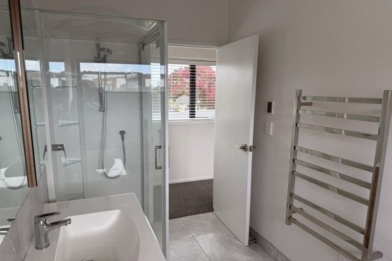 Photo of property in 54a Santiago Crescent, Unsworth Heights, Auckland, 0632