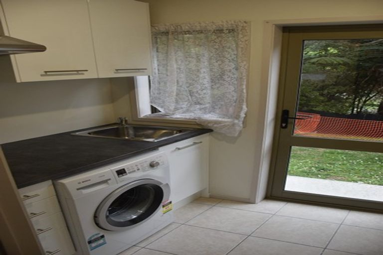 Photo of property in 37 Condor Place, Unsworth Heights, Auckland, 0632