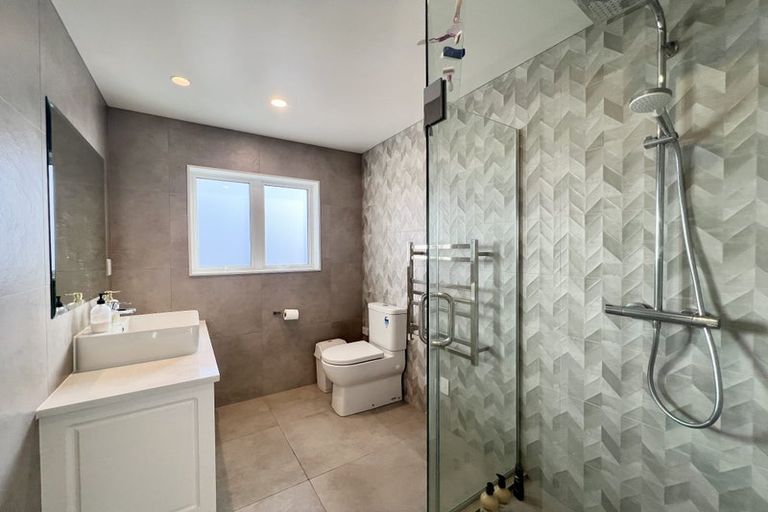 Photo of property in 42 Takurua Terrace, Orewa, 0931