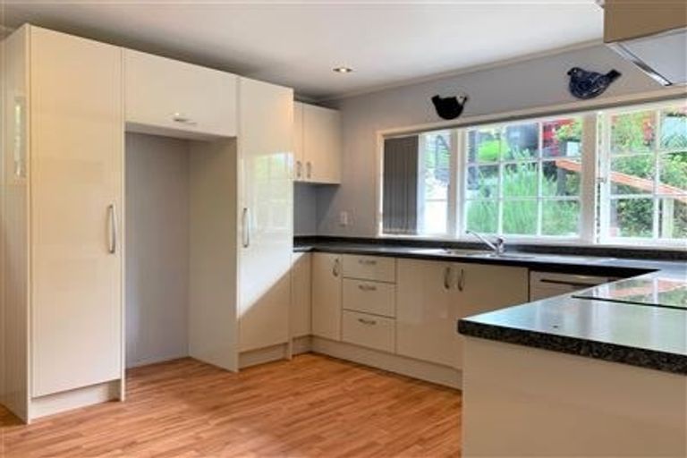 Photo of property in 28 Matipo Road, Mairangi Bay, Auckland, 0630