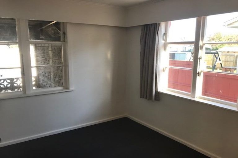 Photo of property in 28 Churton Crescent, Taita, Lower Hutt, 5011