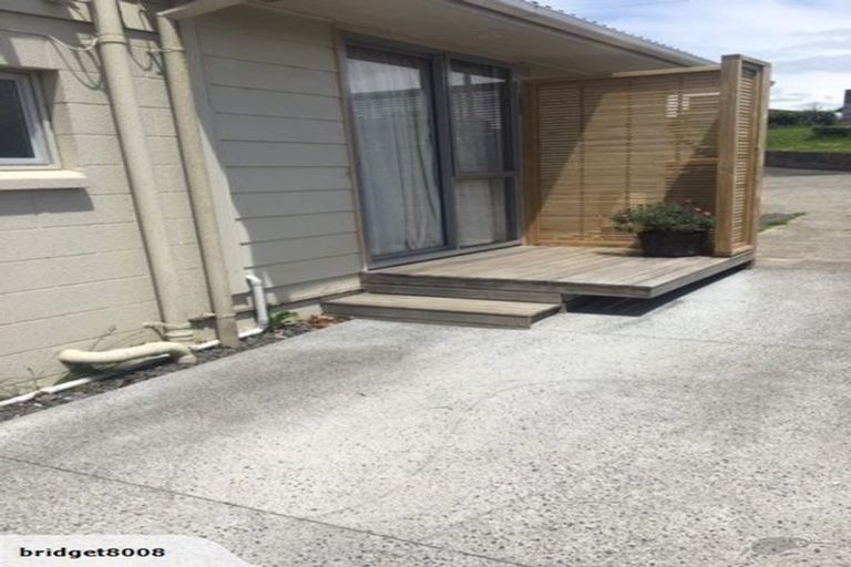 Photo of property in 2/50a Target Road, Totara Vale, Auckland, 0629