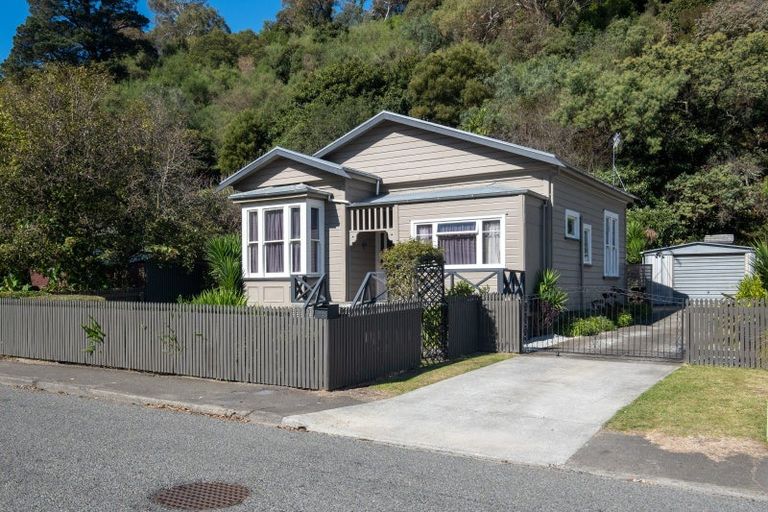 Photo of property in 11a Main Street, Hospital Hill, Napier, 4110