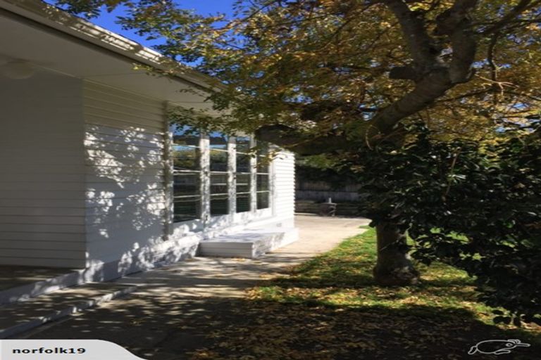 Photo of property in 98 Melbourne Road, Island Bay, Wellington, 6023