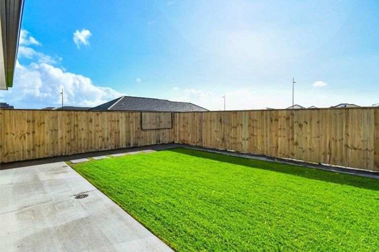 Photo of property in 32 Korowhiti Road, Clarks Beach, 2122