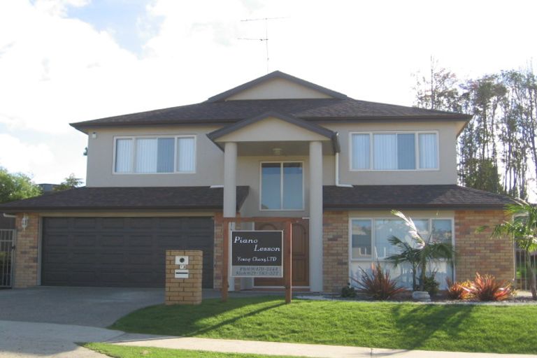 Photo of property in 73 Medallion Drive, Oteha, Auckland, 0632