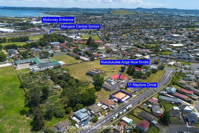 Photo of property in 11 Naylors Drive, Mangere, Auckland, 2022