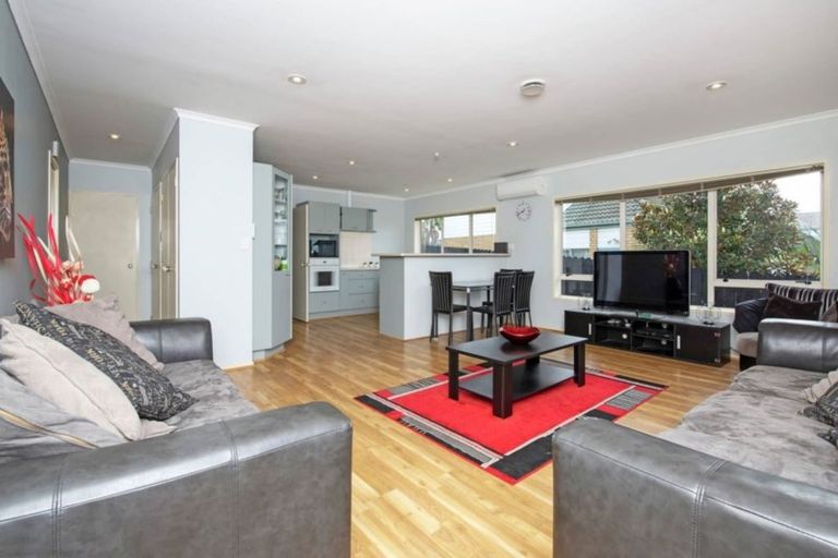 Photo of property in 204 Botany Road, Botany Downs, Auckland, 2010