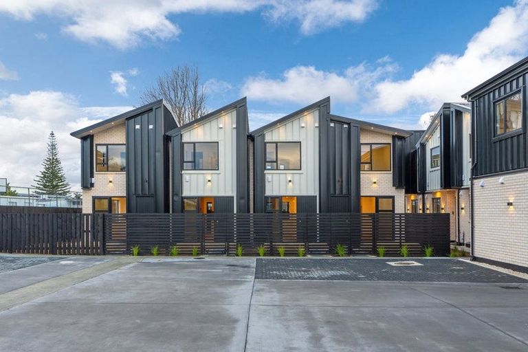 Photo of property in 3/9 Blanes Road, Weymouth, Auckland, 2103