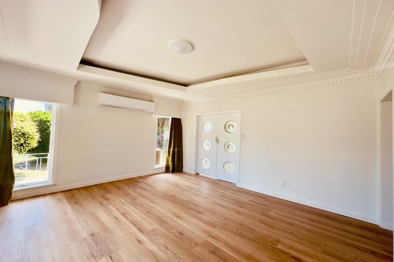 Photo of property in 35 Archibald Road, Kelston, Auckland, 0602