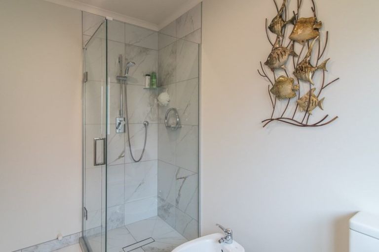 Photo of property in 6 Fleetwood Grove, Waikanae, 5036