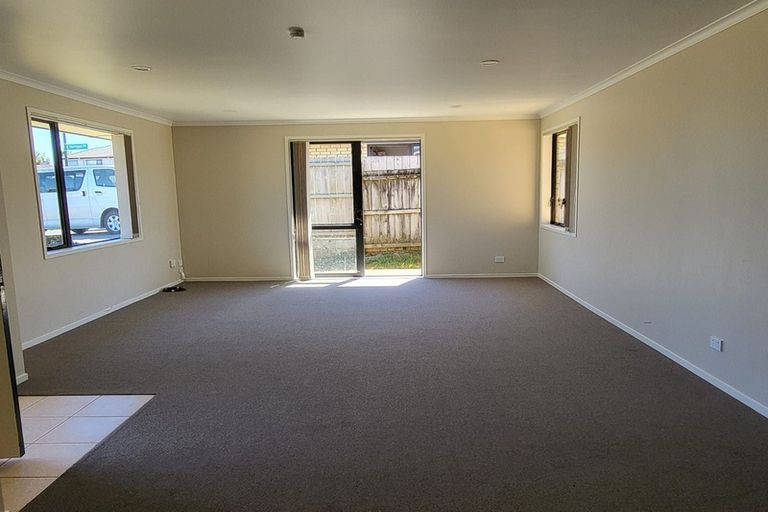 Photo of property in 49 Cyclamen Road, Mangere, Auckland, 2022