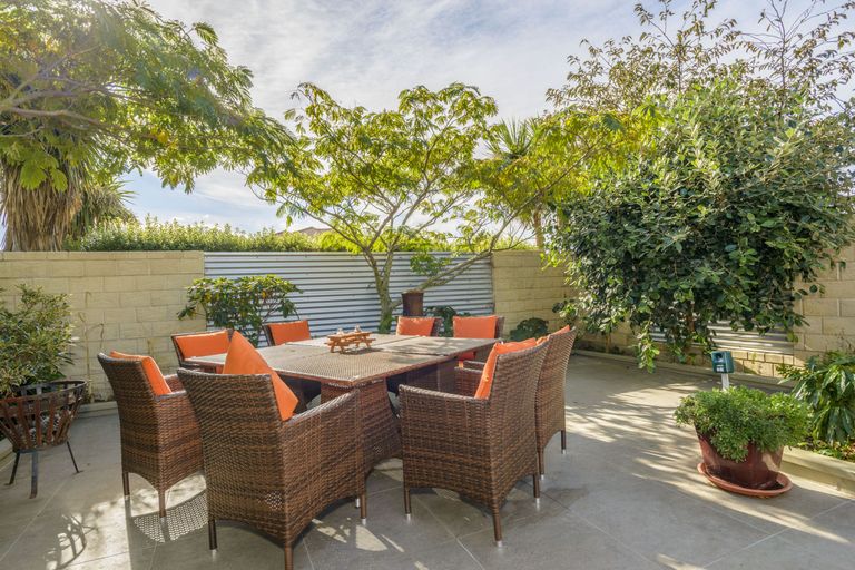 Photo of property in 33 Bottle Lake Drive, Parklands, Christchurch, 8083