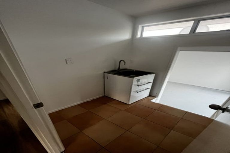 Photo of property in 1/7 Yarra Place, Botany Downs, Auckland, 2010