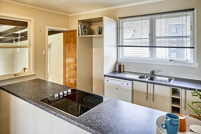 Photo of property in 85 Glanmire Road, Newlands, Wellington, 6037