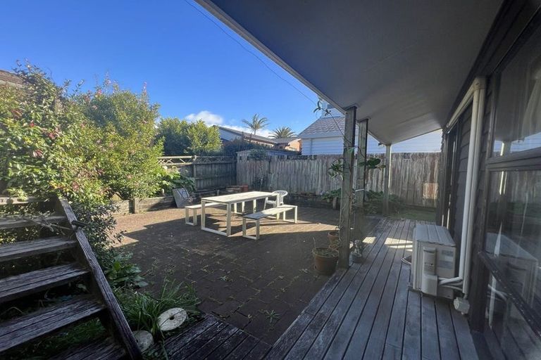 Photo of property in 1/26 East Coast Road, Milford, Auckland, 0620