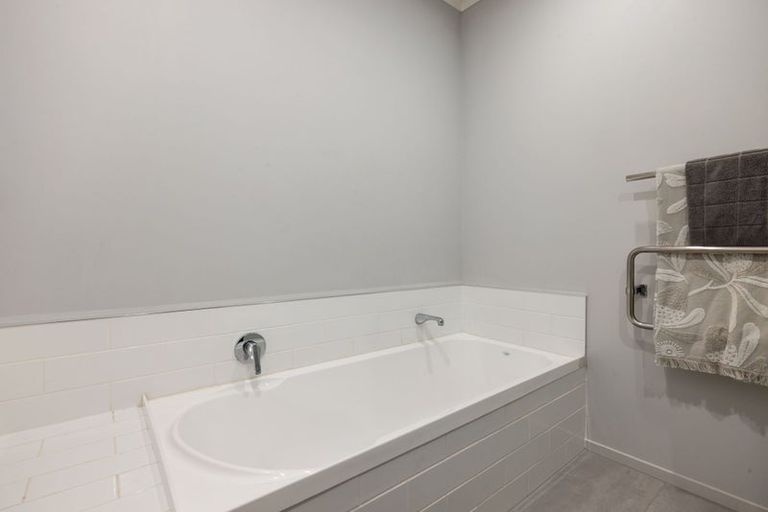 Photo of property in 6 Queens Park Crescent, Frankton, Hamilton, 3204