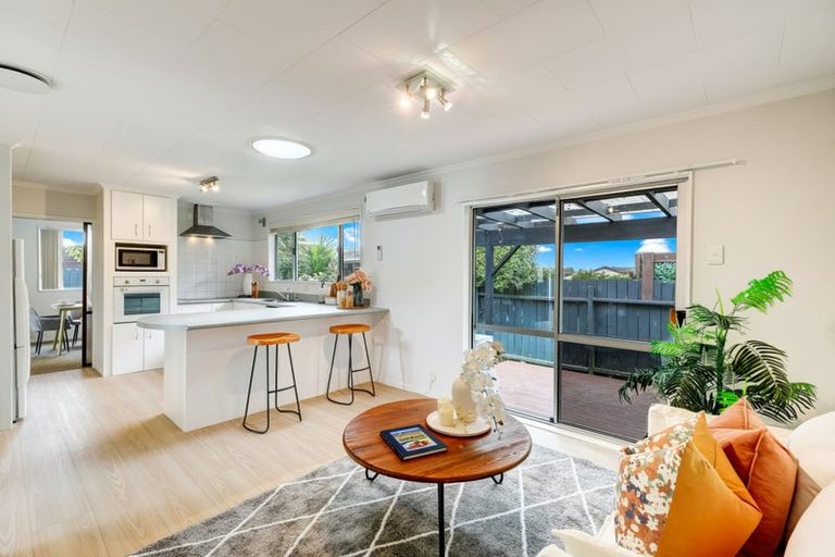 Photo of property in 24 Oakmont Place, Wattle Downs, Auckland, 2103