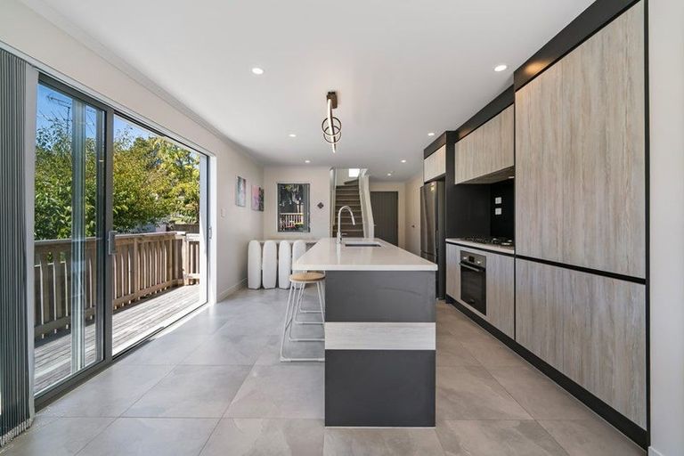 Photo of property in 7/11 Celeste Place, Totara Vale, Auckland, 0627