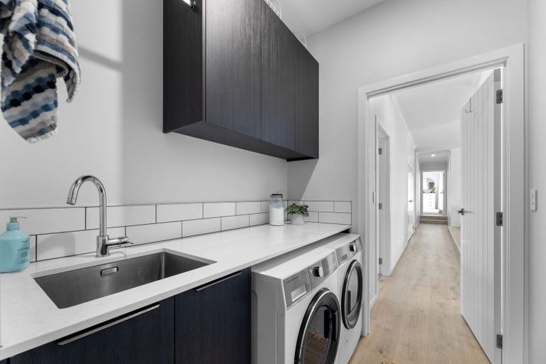 Photo of property in 32 Omahuru Road, Glenbrook, 2681