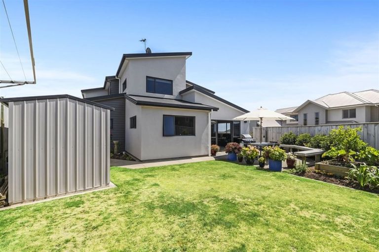 Photo of property in 39 Endeavour Drive, Whitby, Porirua, 5024