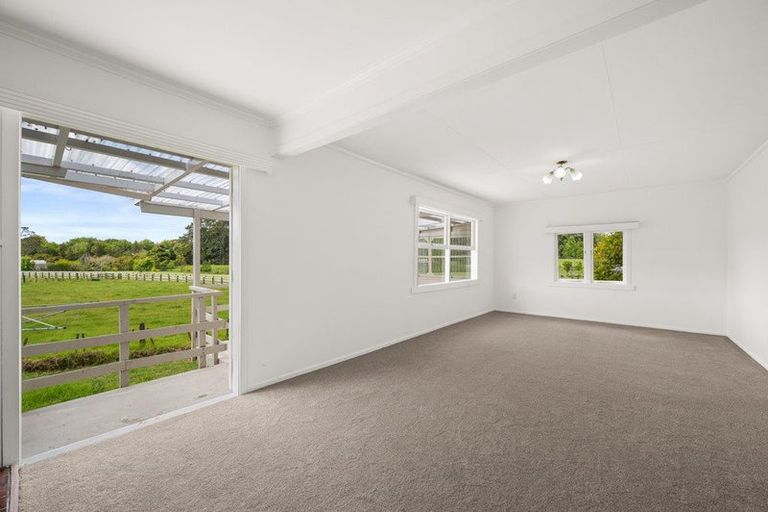 Photo of property in 38 Farrand Road, Kumeu, 0891