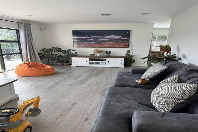 Photo of property in 27a Downing Street, Glenfield, Auckland, 0629