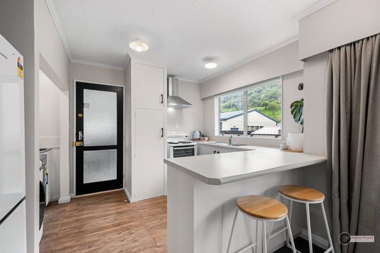 Photo of property in 1/27 Larchmont Grove, Totara Park, Upper Hutt, 5018